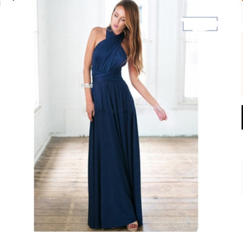 Glamuroso vestido con múltiples tirantes y espalda descubierta: elegancia escultural.