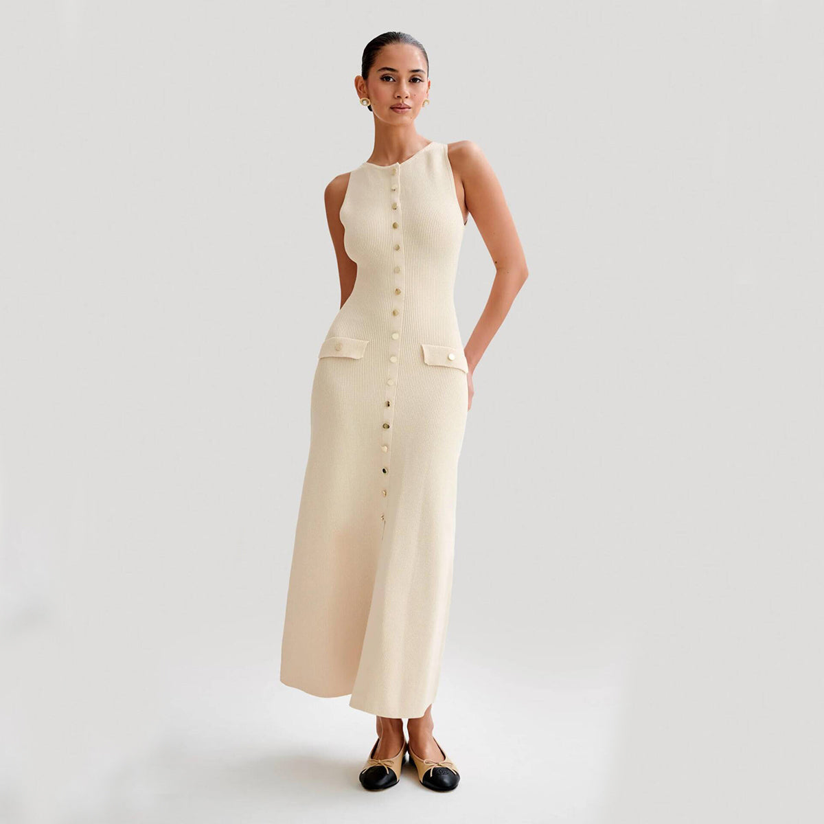Elegant sleeveless knit dress, slim fit