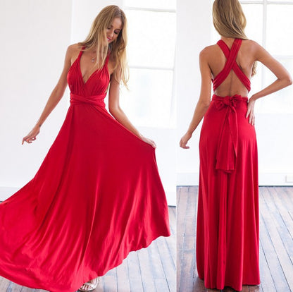 Glamuroso vestido con múltiples tirantes y espalda descubierta: elegancia escultural.