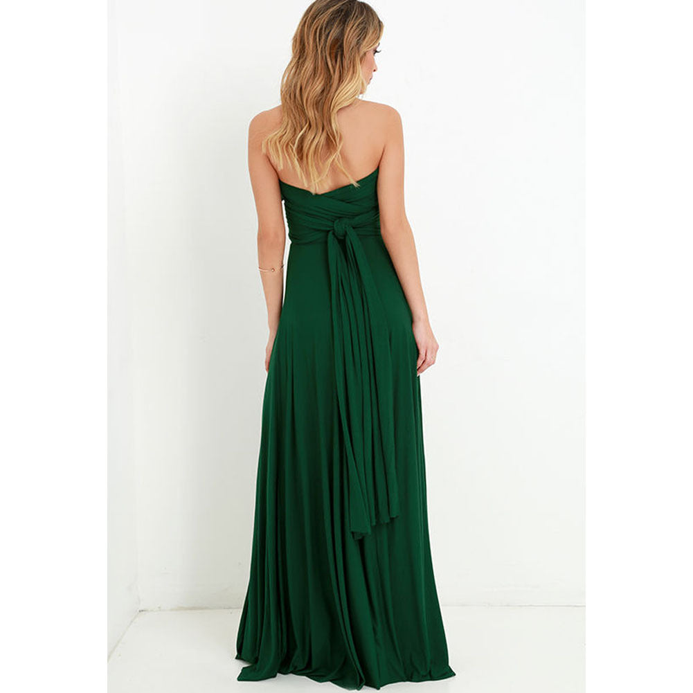Glamuroso vestido con múltiples tirantes y espalda descubierta: elegancia escultural.