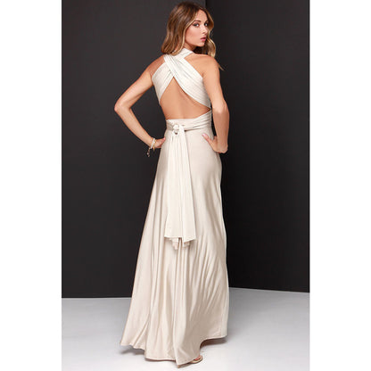 Glamuroso vestido con múltiples tirantes y espalda descubierta: elegancia escultural.