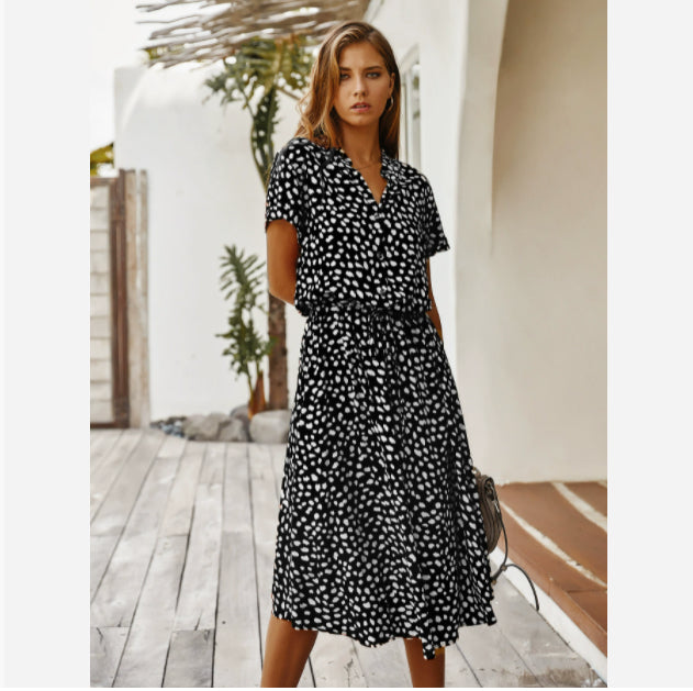 Robe à pois pour femmes avec manches courtes
