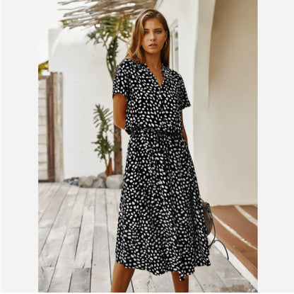 Robe à pois pour femmes avec manches courtes