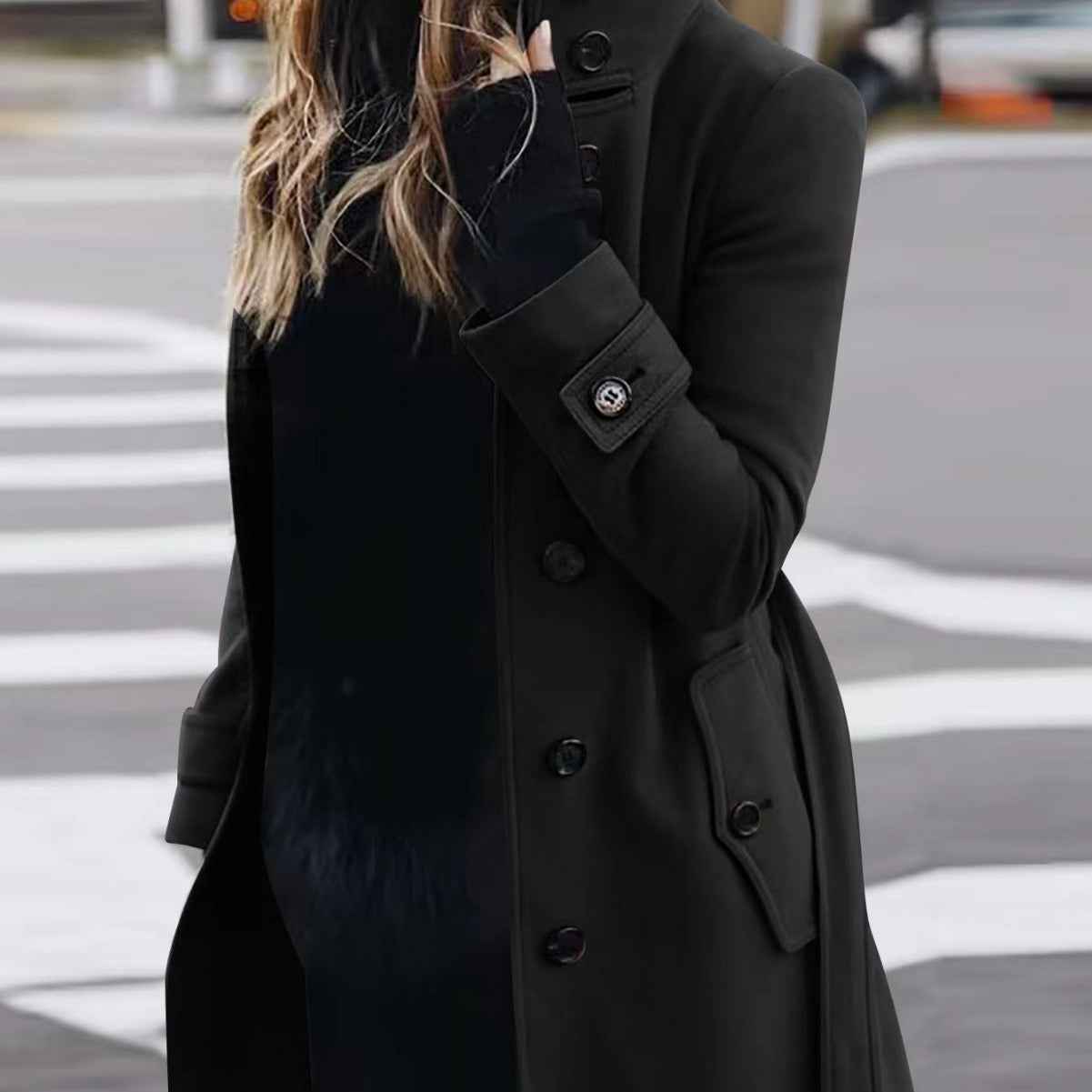 Manteau en laine ajusté à col montant