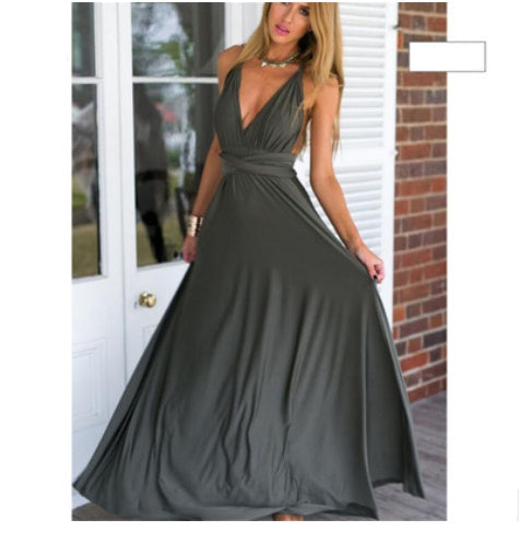 Glamuroso vestido con múltiples tirantes y espalda descubierta: elegancia escultural.