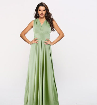 Glamuroso vestido con múltiples tirantes y espalda descubierta: elegancia escultural.