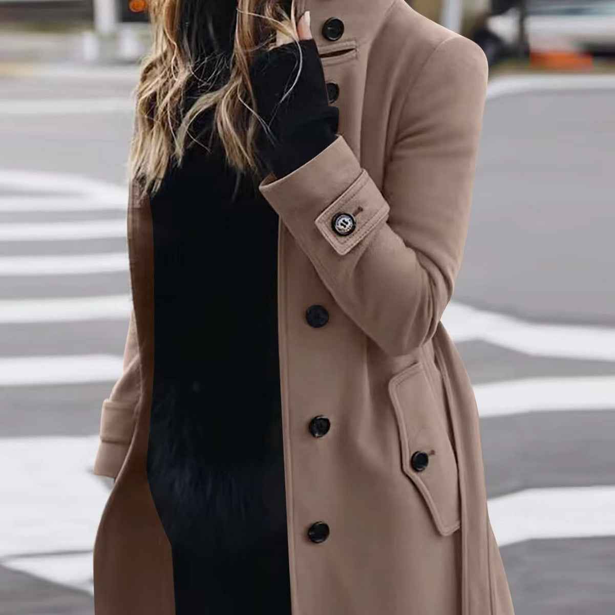 Manteau en laine ajusté à col montant