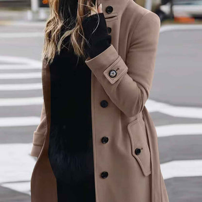 Manteau en laine ajusté à col montant