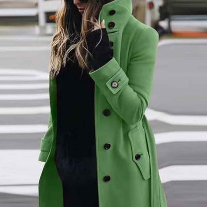 Manteau en laine ajusté à col montant