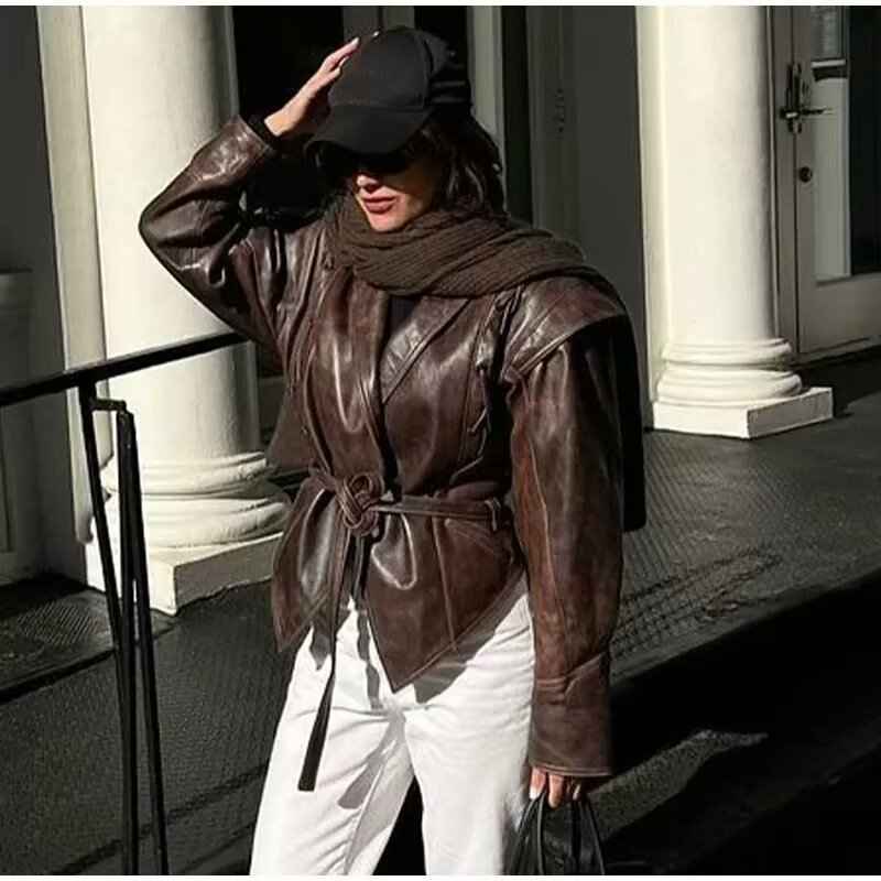 Manteau cuir élégant ceinturé