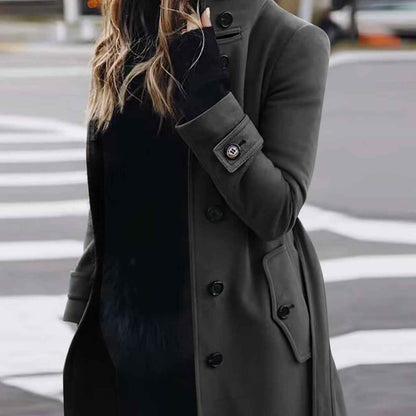 Manteau en laine ajusté à col montant