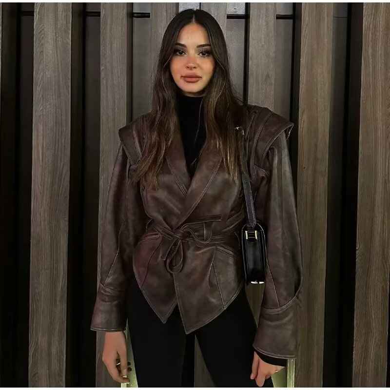 Manteau cuir élégant ceinturé