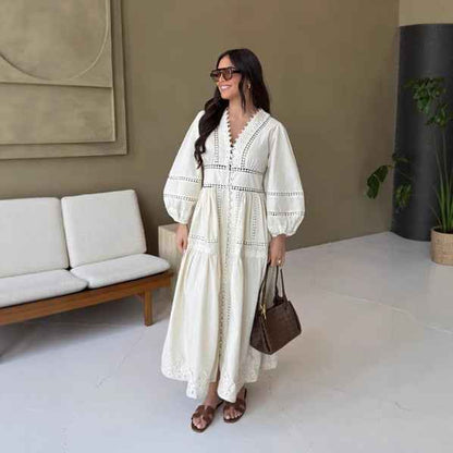 Robe longue décontractée à col en V, en dentelle ajourée avec boutons décoratifs