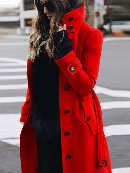 Manteau en laine ajusté à col montant