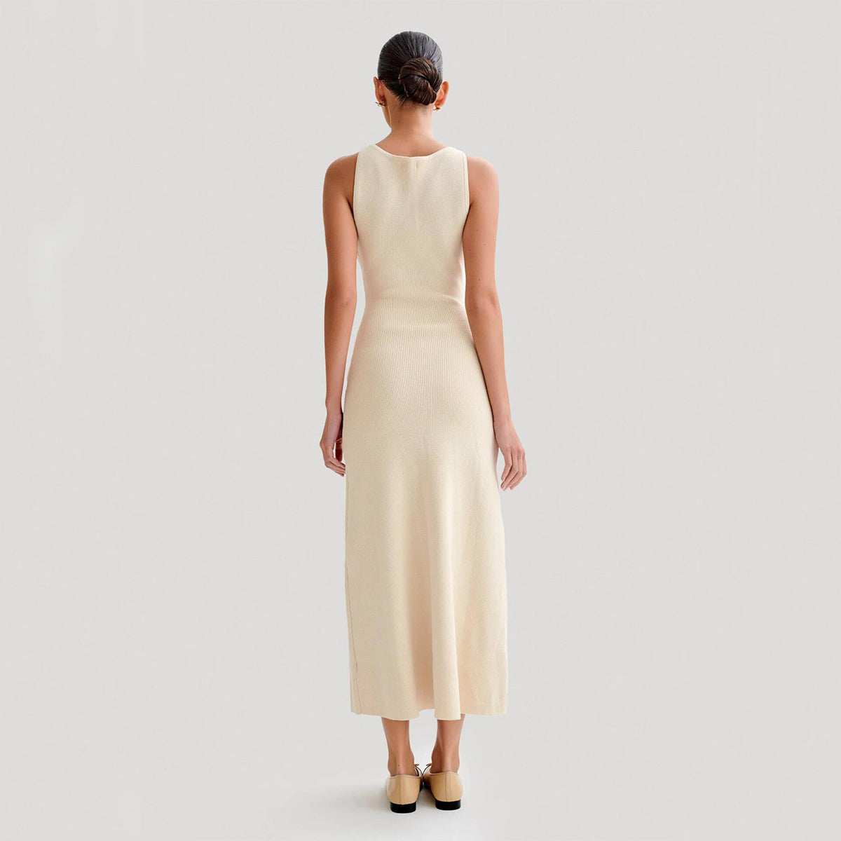 Elegant sleeveless knit dress, slim fit