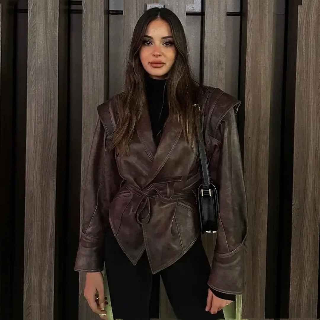 Manteau cuir élégant ceinturé