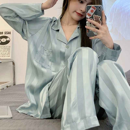 Pyjama maison en soie glacée
